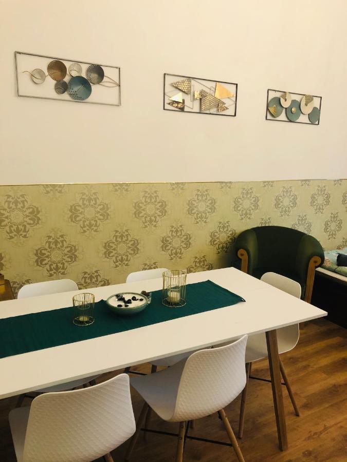 Modern Classic On Kiraly Budapest Ngoại thất bức ảnh